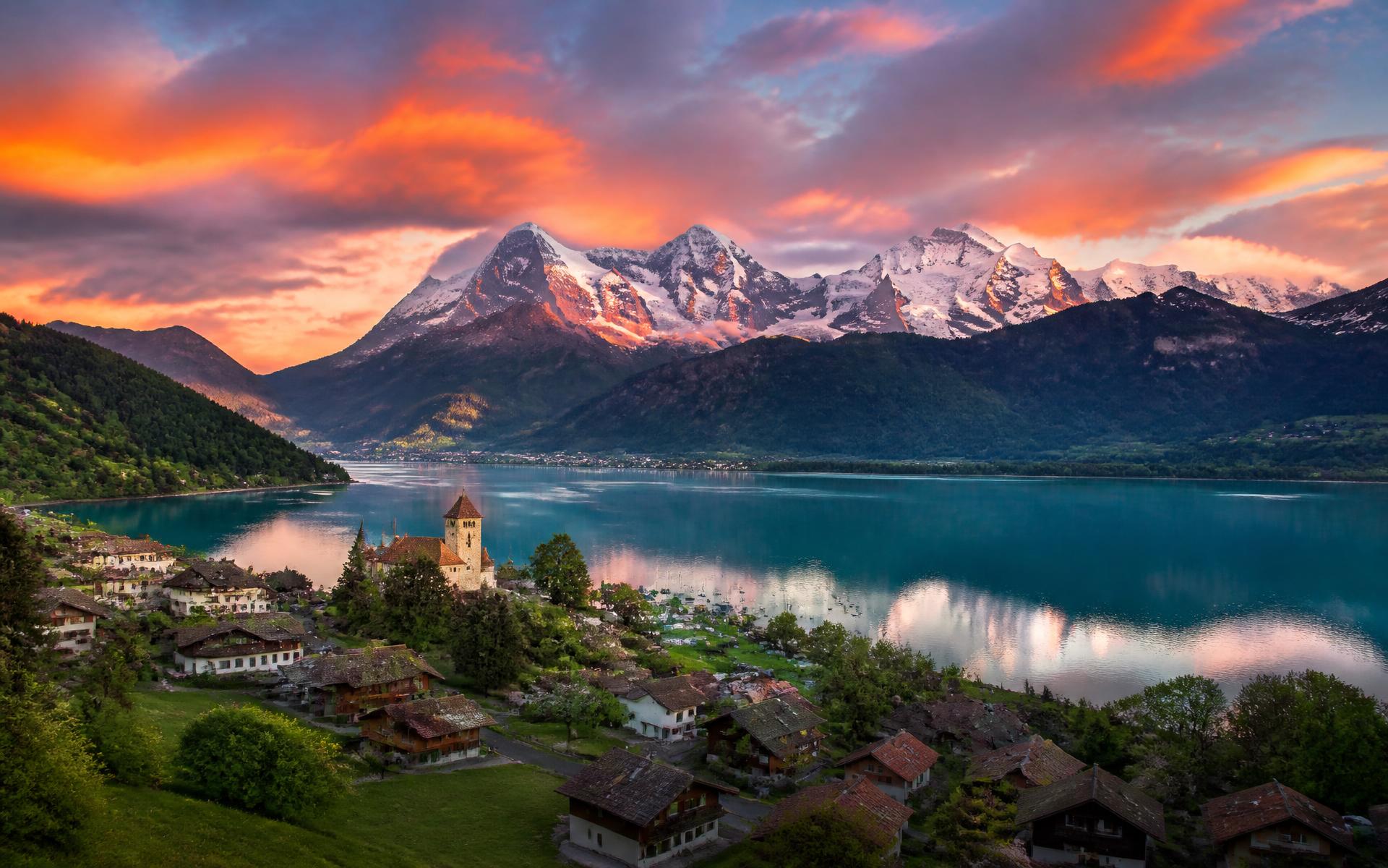Berner Oberland – Panorama mit Eiger, Mönch und Jungfrau über dem Thunersee